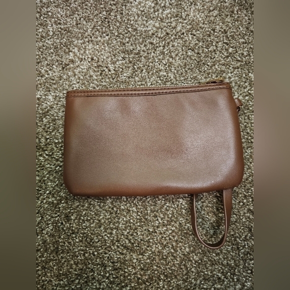 Isaac Mizrahi Crossbody Bucket Bag w/ Matching Wallet - Picture 5 of 7